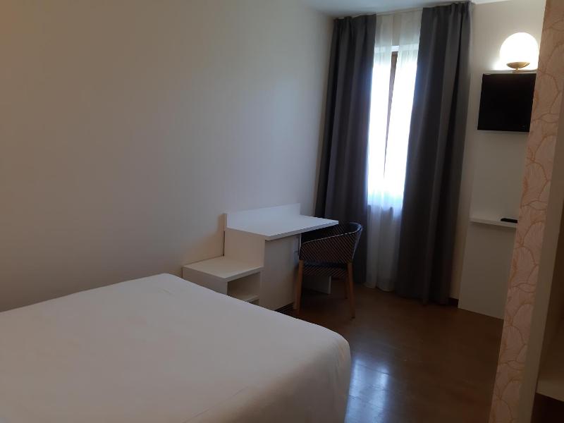 Single Room image 4