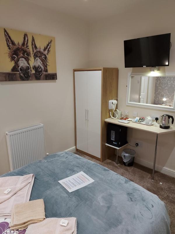 PONDEROSA B&B with free onsite parking and breakfast included - image 42
