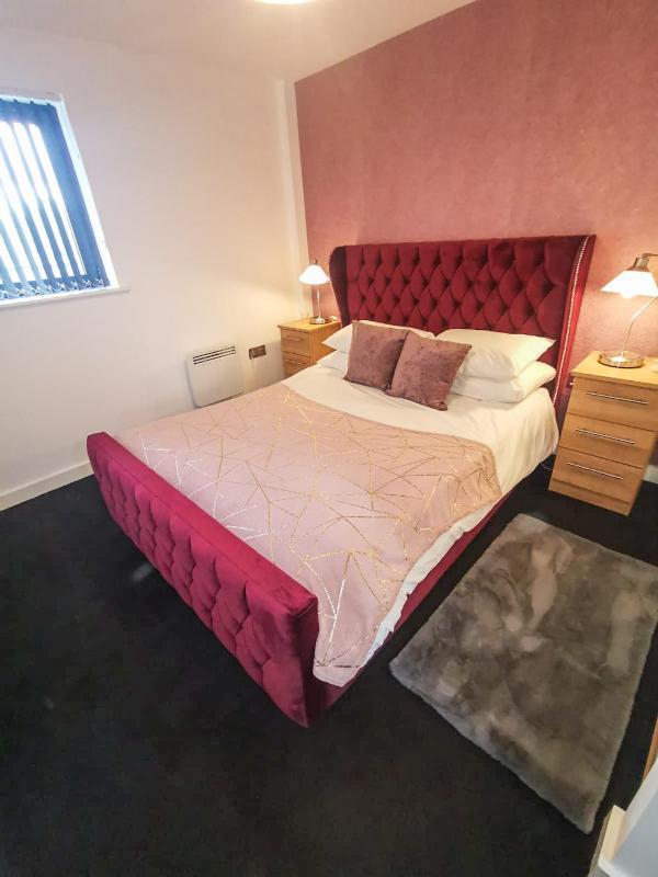 Deluxe One-Bedroom Apartment image 3
