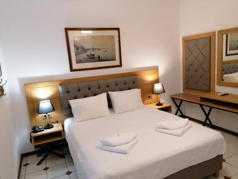 Magda's Hotel Apartments - image 8