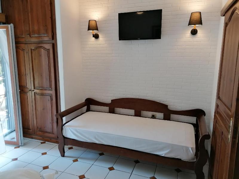 Magda's Hotel Apartments - image 31