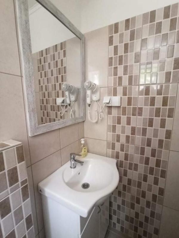 One-Bedroom Apartment image 1