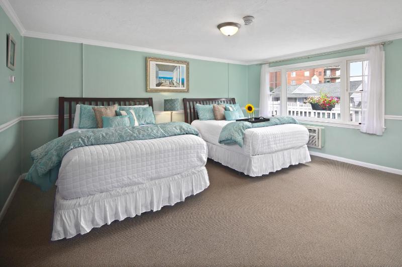Standard Queen Room with Two Queen Beds image 2
