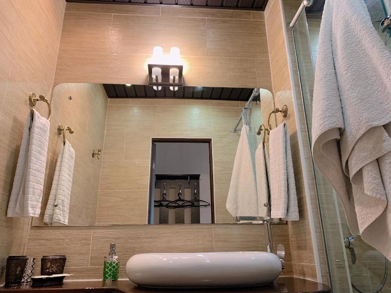 Standard Twin Room image 3