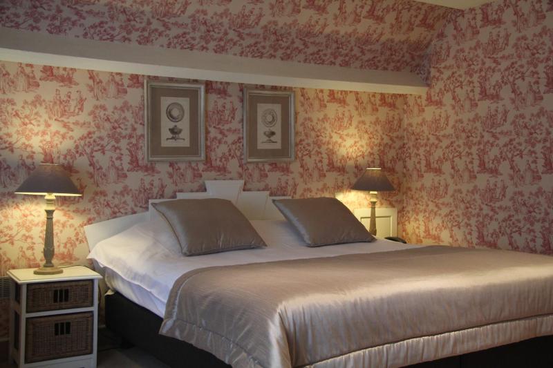 Deluxe Double Room image 2