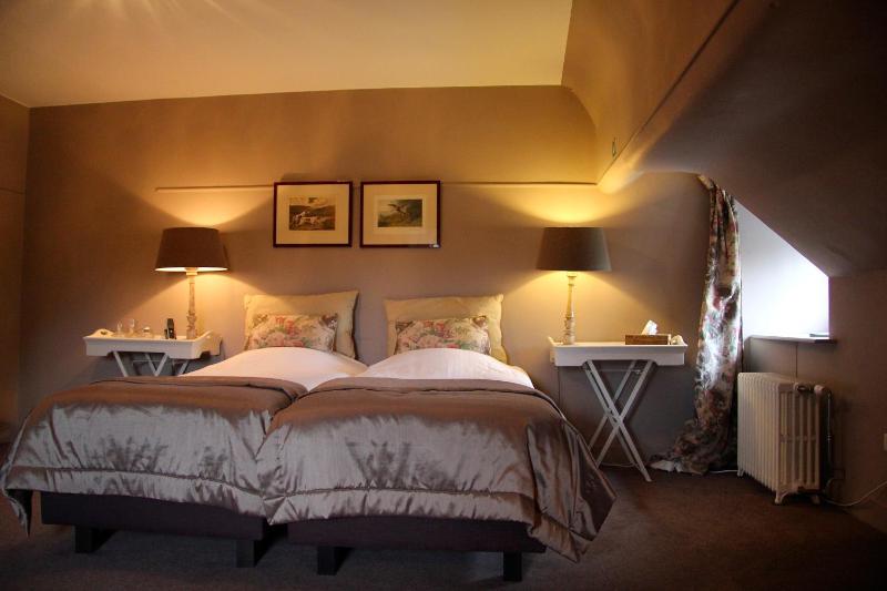 Standard Double Room image 3