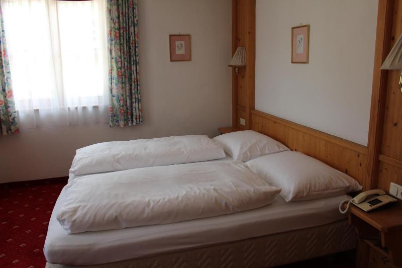 Standard Double Room image 3