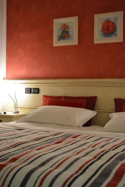 Double Room image 2