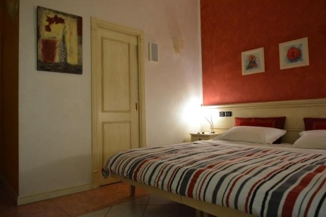 Double Room image 3