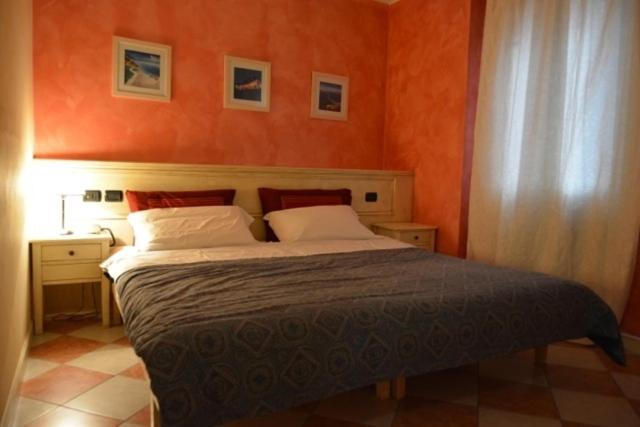 Double Room image 4