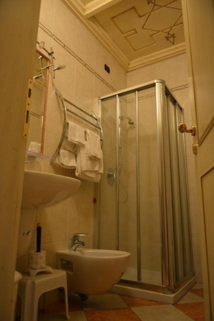 Single Room image 2