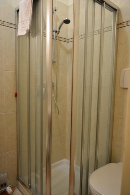 Single Room image 4