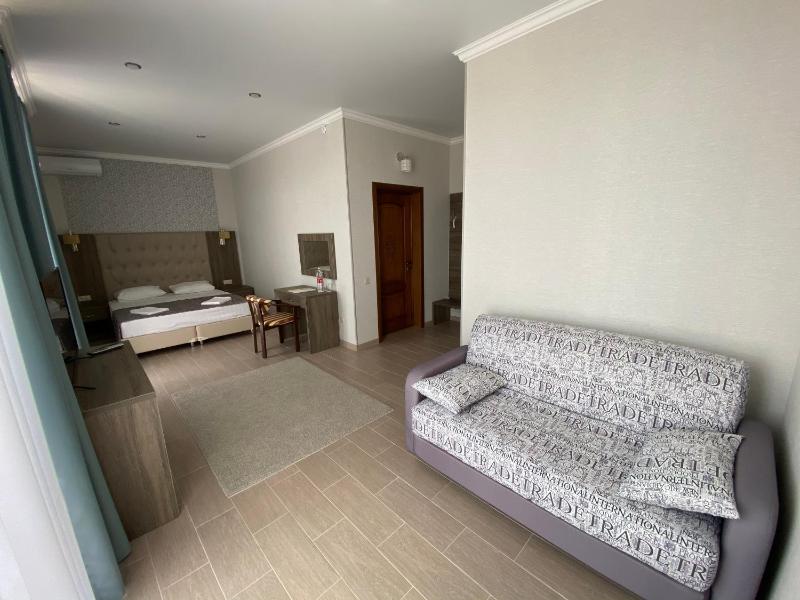 Standard Triple Room image 1
