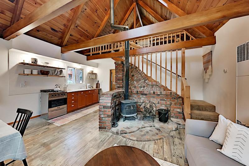 Two-Bedroom House image 3