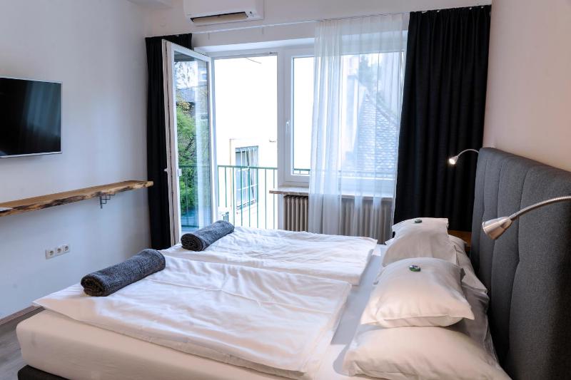 Double Room image 4