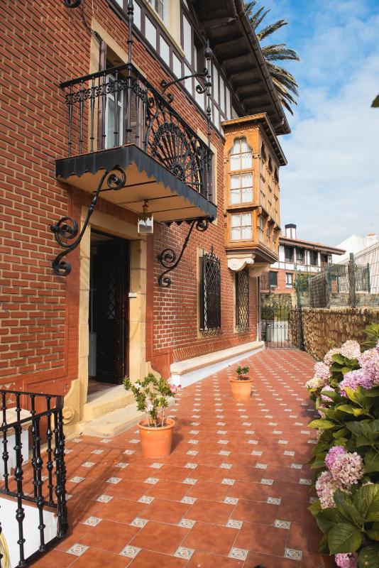 Villa colonial Jardin Algorta centro Puerto Viejo Images