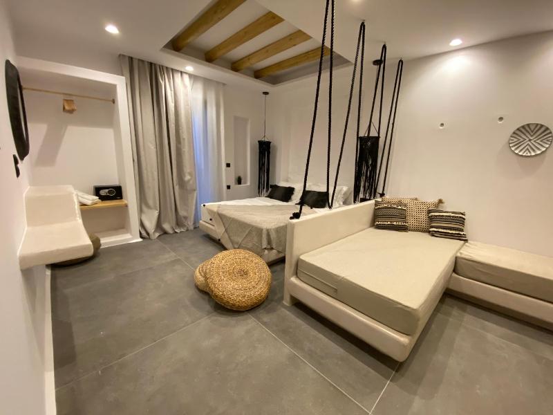 Deluxe Family Room image 3