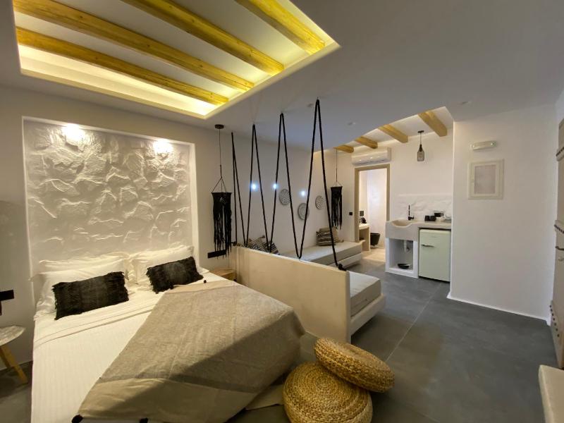 Deluxe Family Room image 4