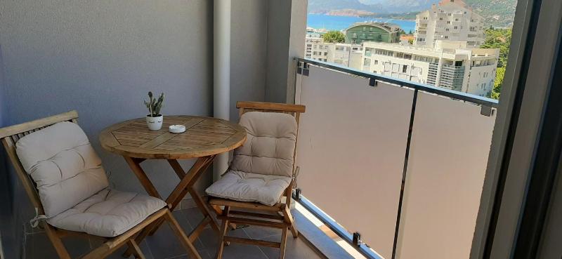 One-Bedroom Apartment image 2