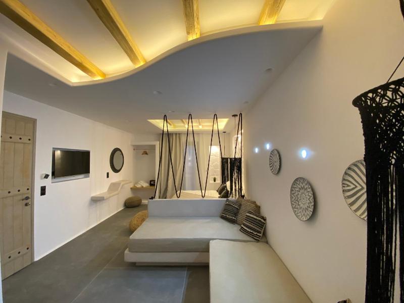 Deluxe Family Room image 2
