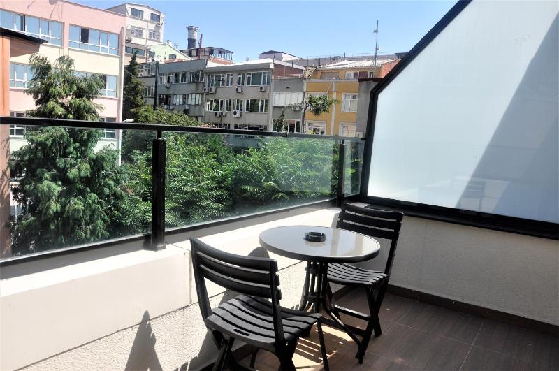 Triple Room with Balcony image 3