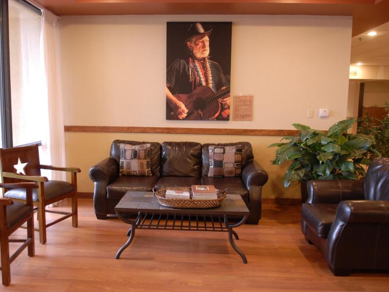 Wyndham Garden Austin - image 9