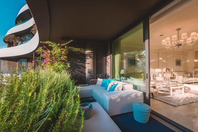 Executive One-Bedroom Suite with Two Terraces and Sea View image 4