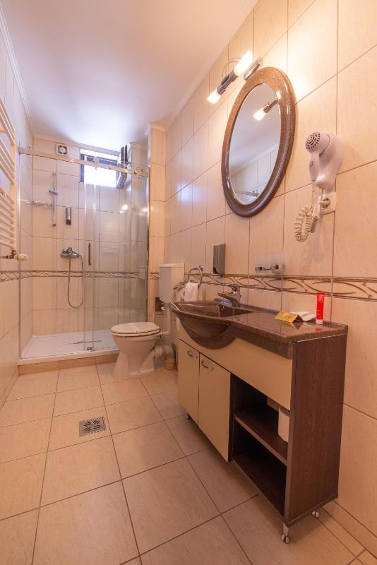 Twin Room image 2