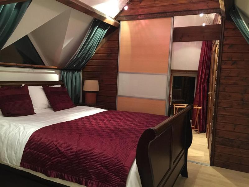 Deluxe King Room image 3