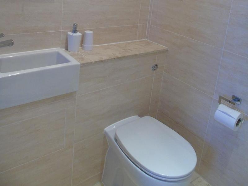 Deluxe Twin Room image 3