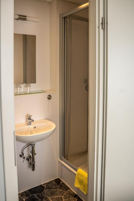 Deluxe Triple Room image 3