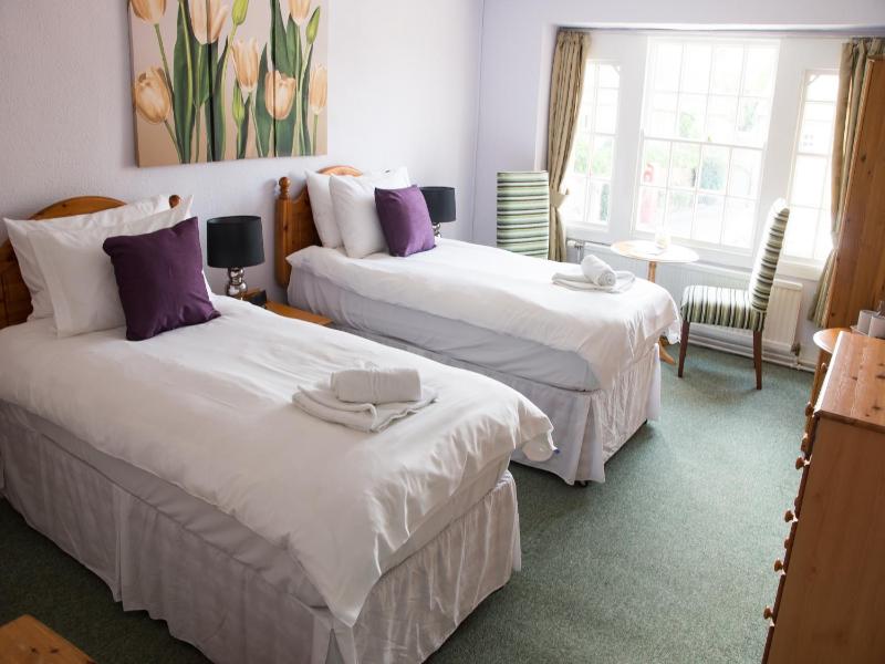 Twin Room with Private Bathroom image 1