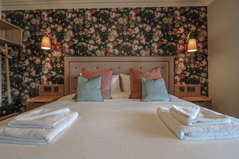 Double Room with Private Bathroom image 3
