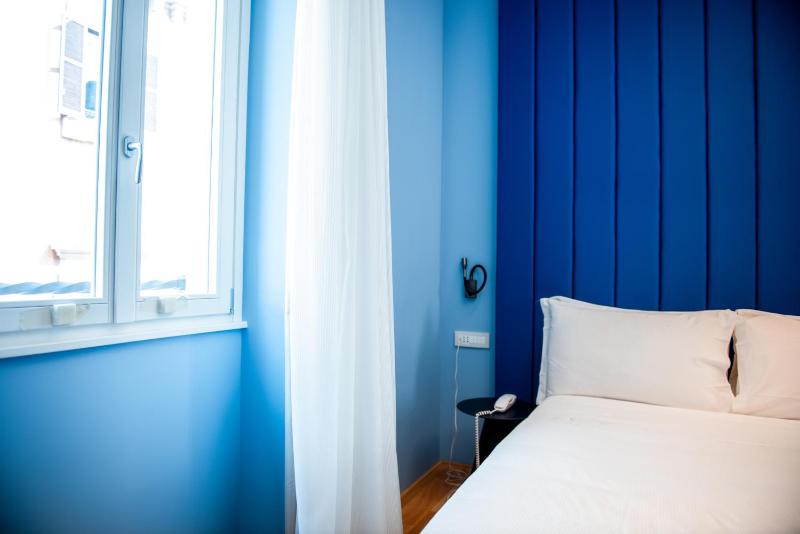 Superior Double Room image 3