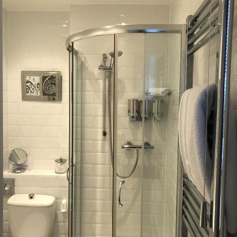 Double Room with Private Bathroom image 1