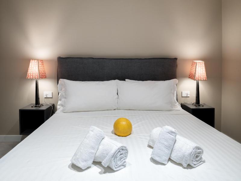 Deluxe Double Room image 3