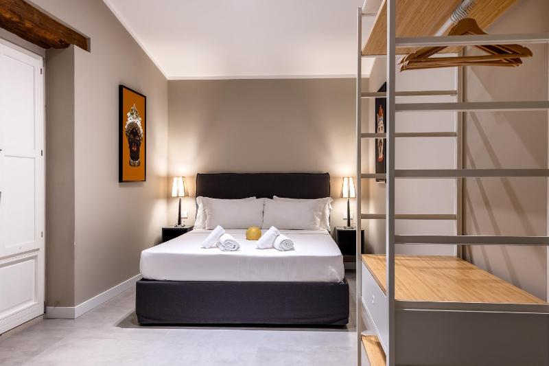 Deluxe Double Room image 2