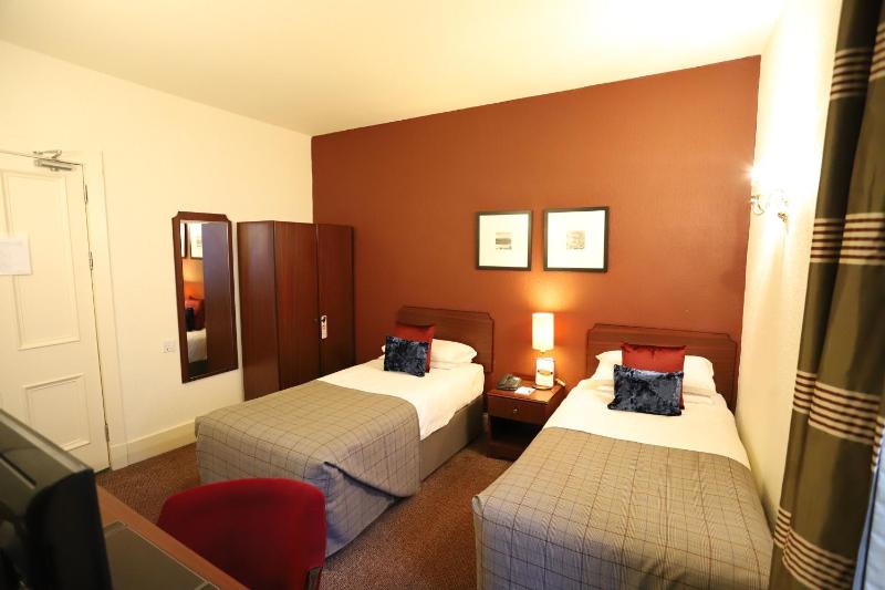 Twin Room image 1