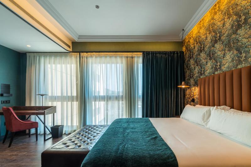 Junior Suite with Terrace and Sea View image 4