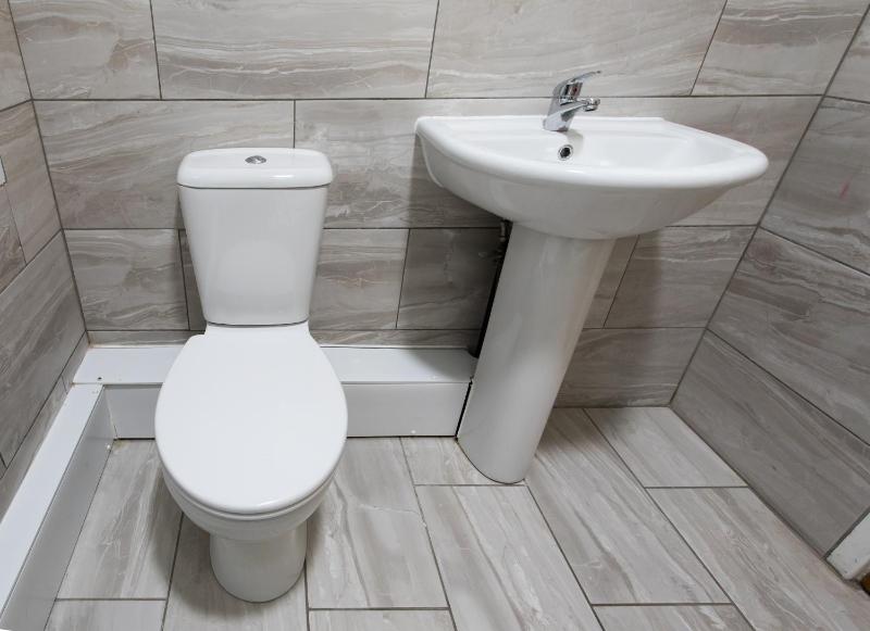 Twin Room with Private Bathroom image 4