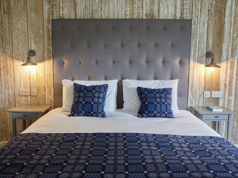 Standard Twin Room image 1
