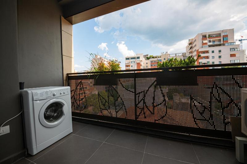 One-Bedroom Apartment with Balcony - No 1 image 3