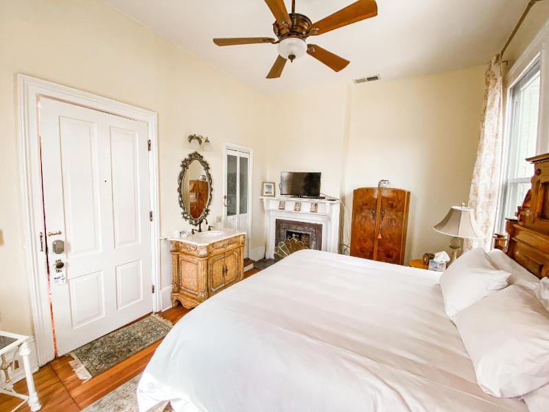 King Room image 2