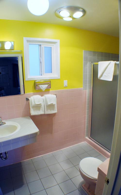 Queen Room image 3