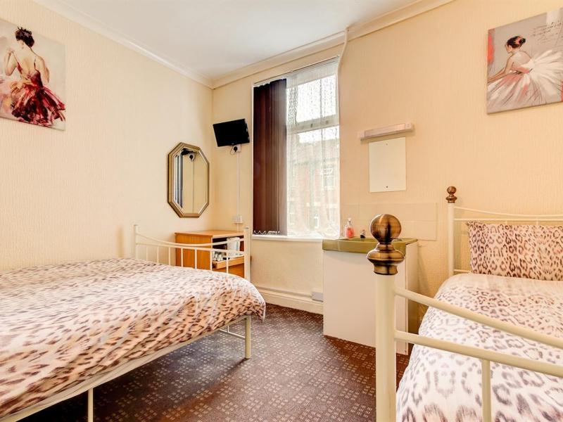 Standard Triple Room image 1
