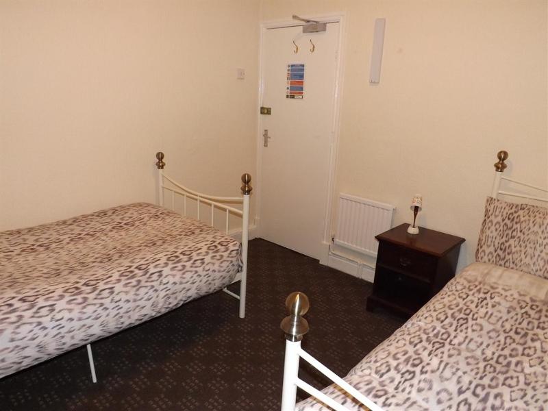 Standard Triple Room image 3