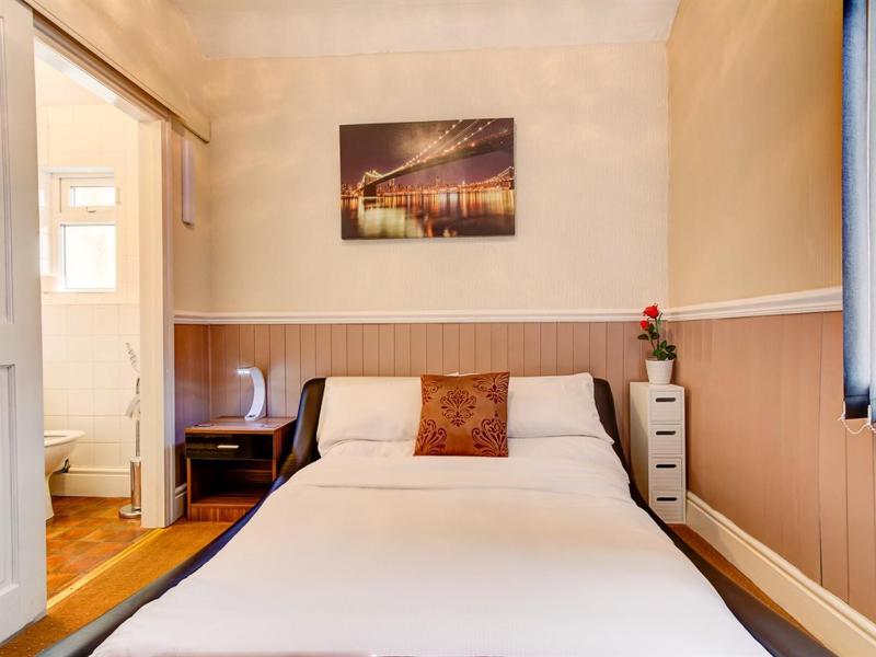 Superior Double Room image 3