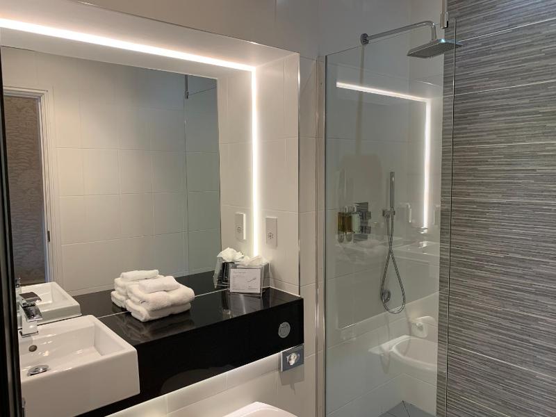 Deluxe Room image 2