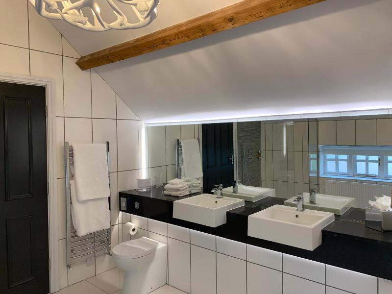 Superior King Room image 2