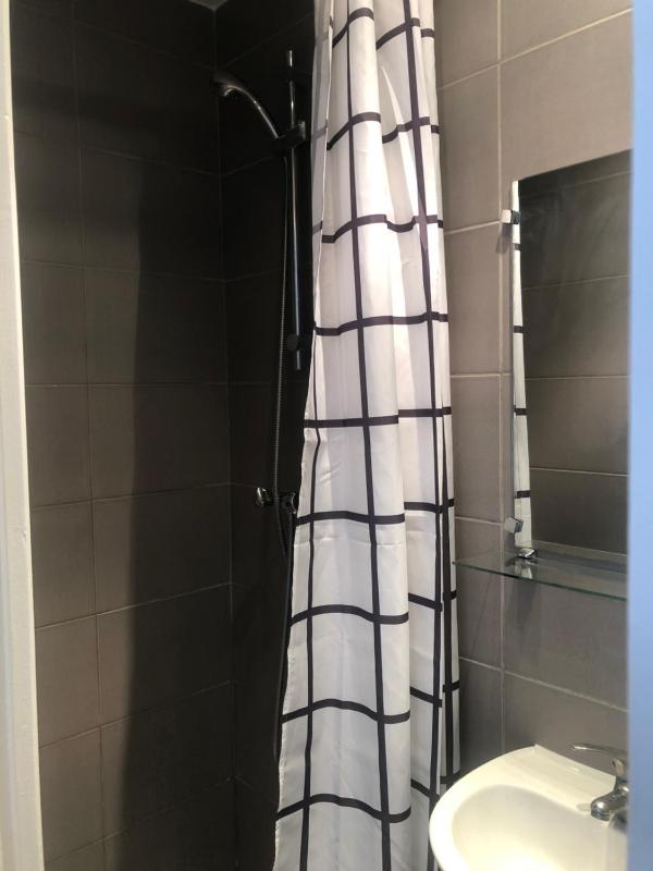 Single Room image 3
